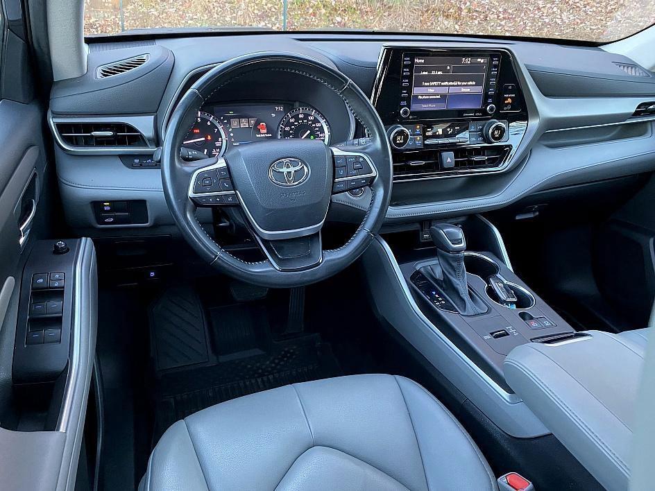 used 2022 Toyota Highlander car, priced at $31,984