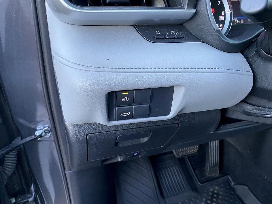 used 2022 Toyota Highlander car, priced at $31,984