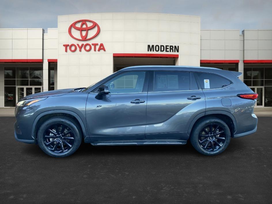 used 2022 Toyota Highlander car, priced at $31,984