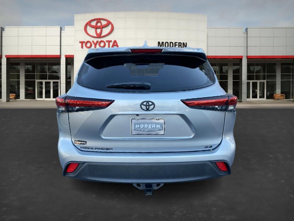 used 2022 Toyota Highlander car, priced at $33,624