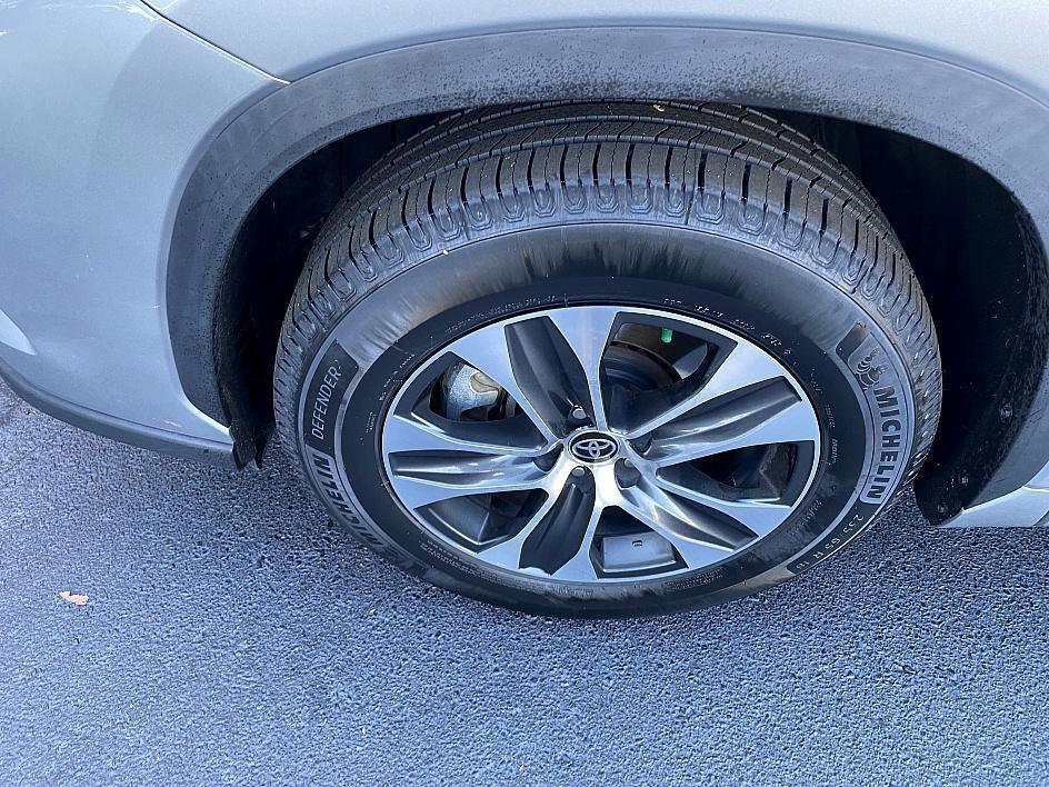 used 2022 Toyota Highlander car, priced at $33,624