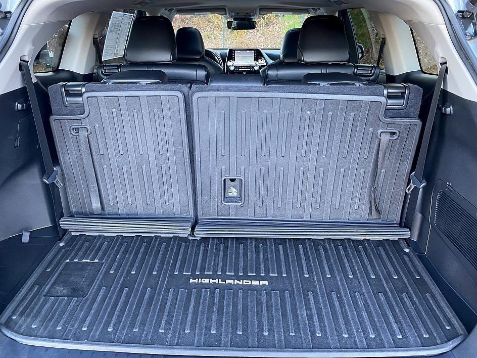 used 2022 Toyota Highlander car, priced at $33,624