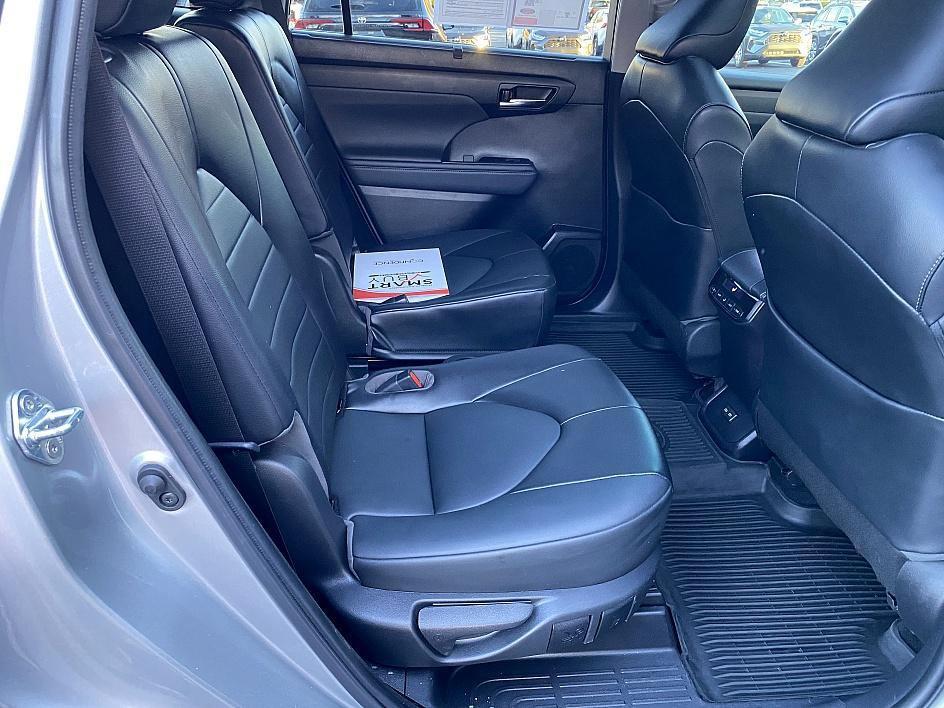 used 2022 Toyota Highlander car, priced at $33,624