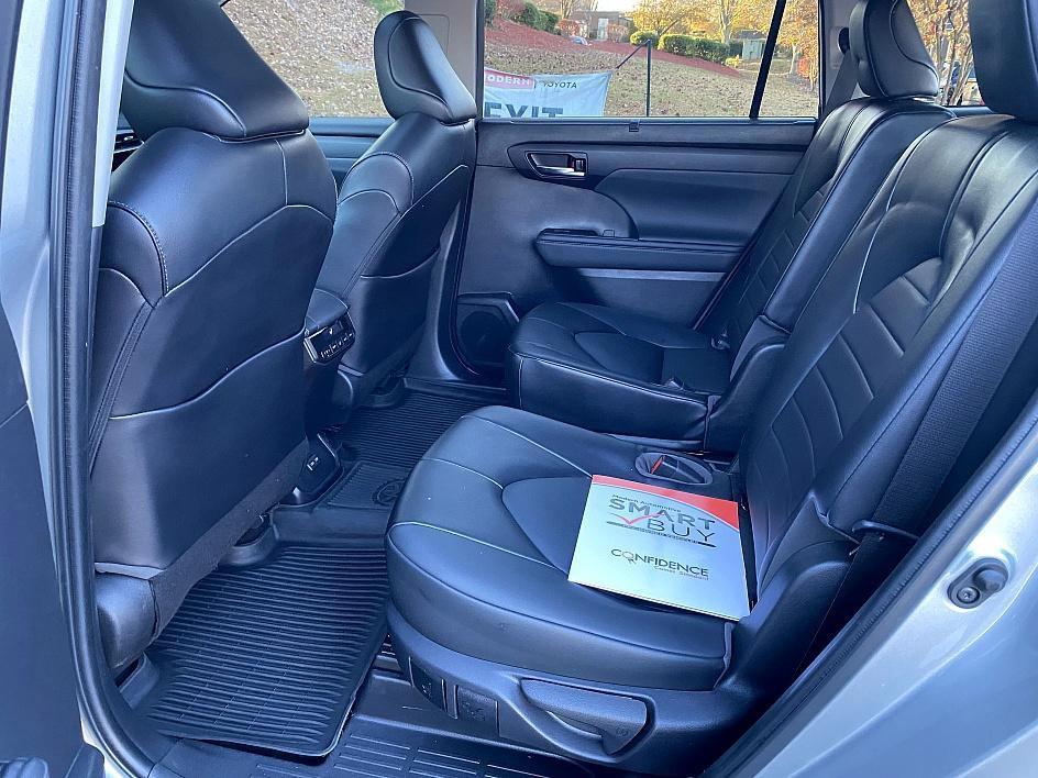 used 2022 Toyota Highlander car, priced at $33,624