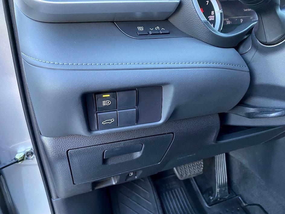 used 2022 Toyota Highlander car, priced at $33,624