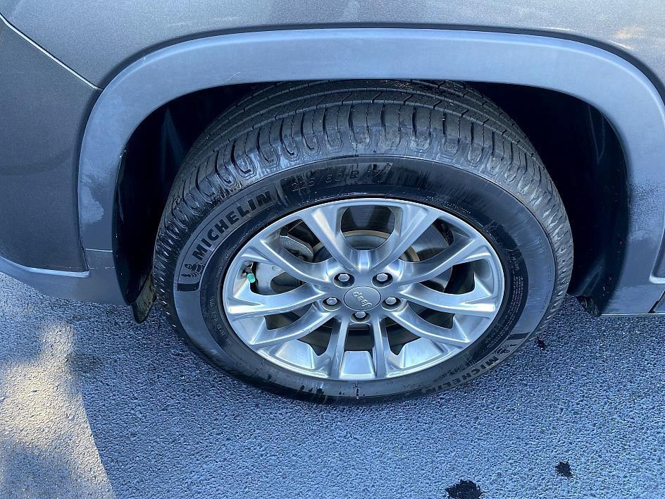 used 2019 Jeep Cherokee car, priced at $14,919