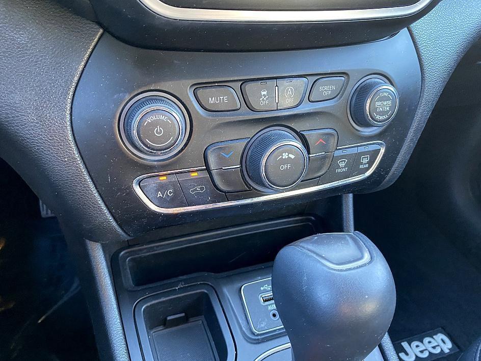 used 2019 Jeep Cherokee car, priced at $14,919