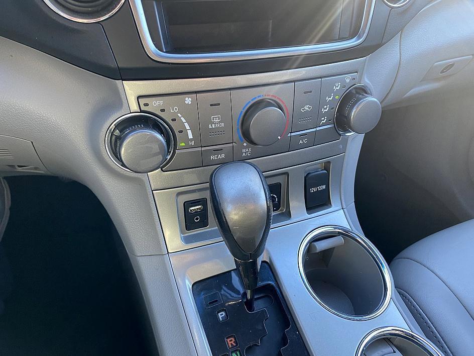 used 2013 Toyota Highlander car, priced at $12,497