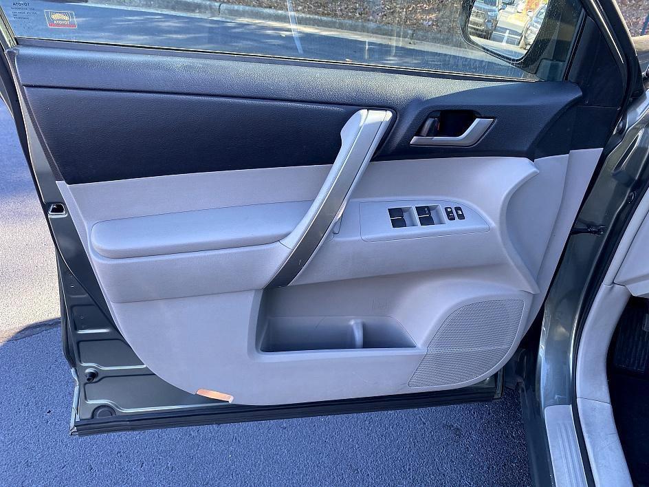 used 2013 Toyota Highlander car, priced at $12,497