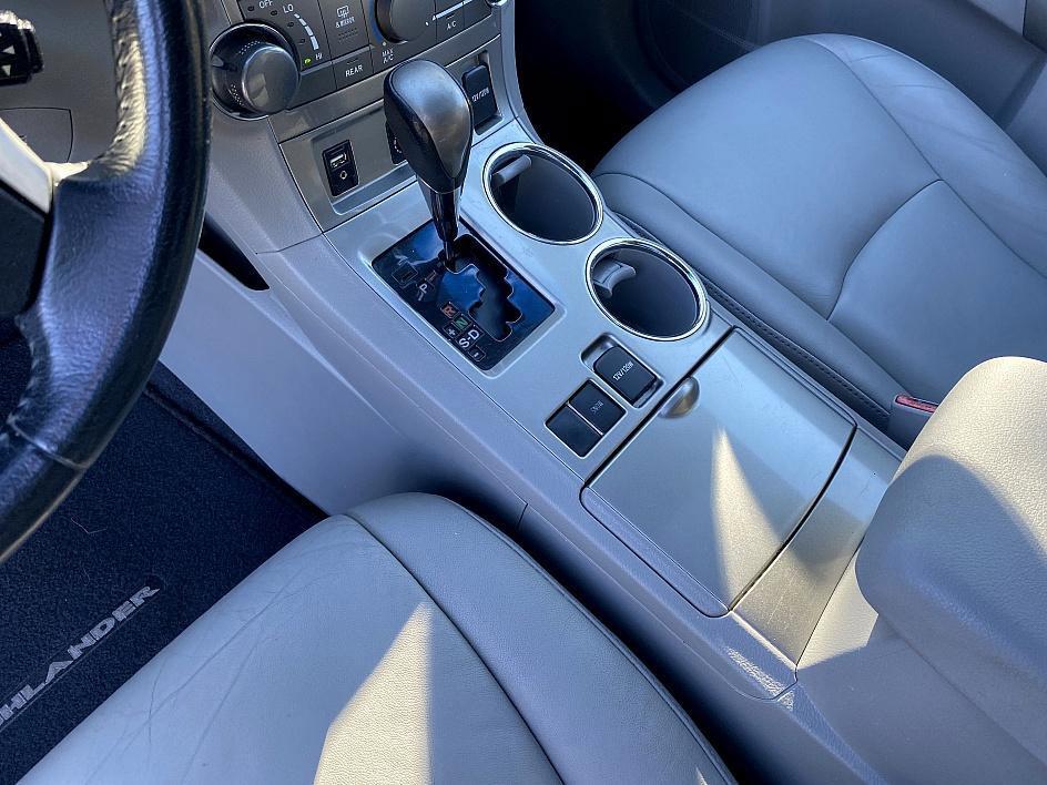 used 2013 Toyota Highlander car, priced at $12,497