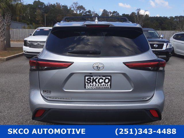 used 2021 Toyota Highlander car, priced at $27,990