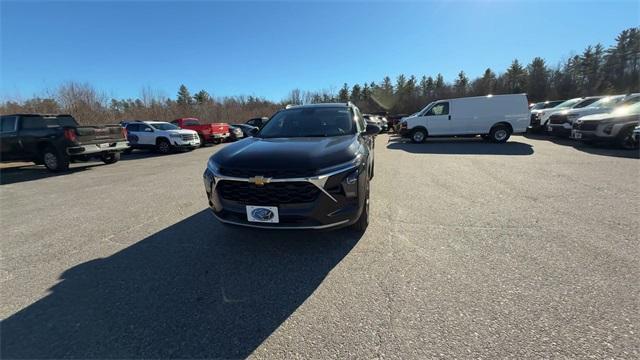 new 2025 Chevrolet Trax car, priced at $25,950