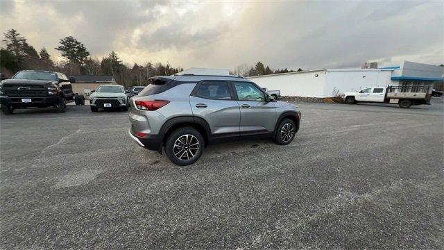 new 2025 Chevrolet TrailBlazer car, priced at $27,510