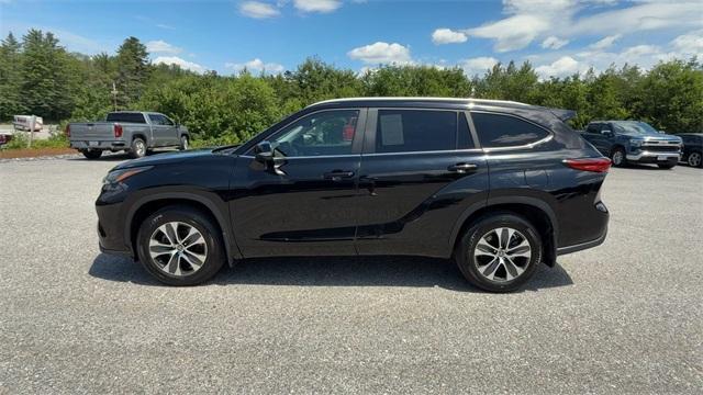 used 2023 Toyota Highlander car, priced at $39,999
