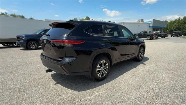 used 2023 Toyota Highlander car, priced at $39,999