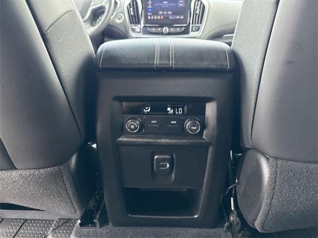 used 2022 Chevrolet Traverse car, priced at $32,999