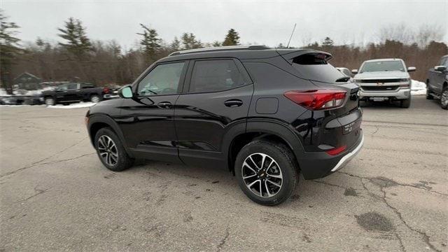 new 2025 Chevrolet TrailBlazer car, priced at $28,240