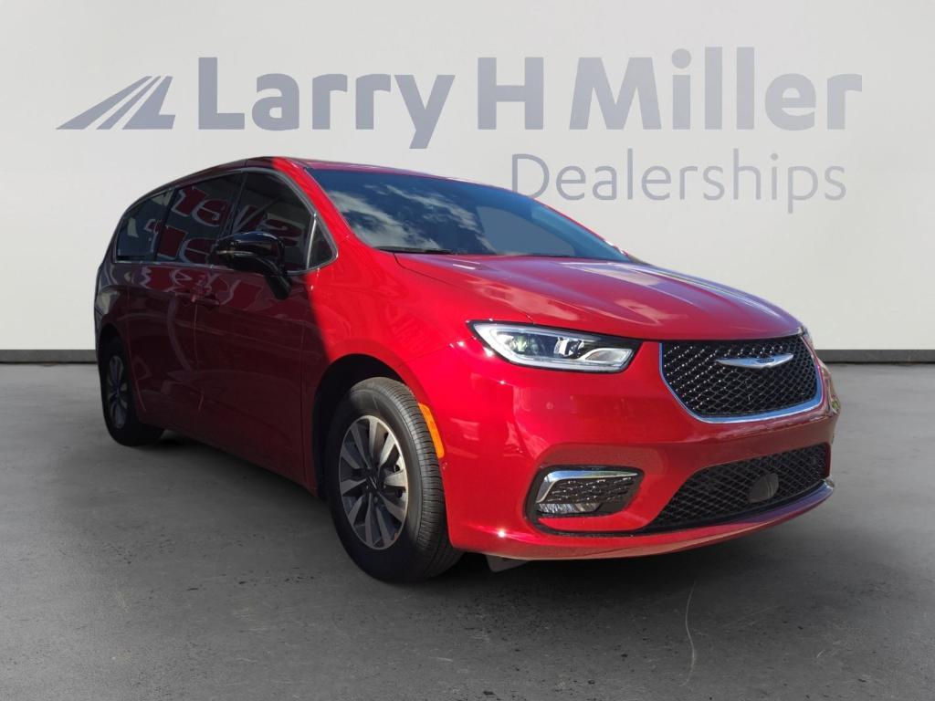 new 2025 Chrysler Pacifica Hybrid car, priced at $50,172
