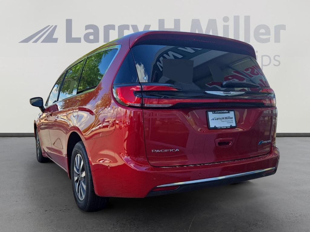 new 2025 Chrysler Pacifica Hybrid car, priced at $50,172