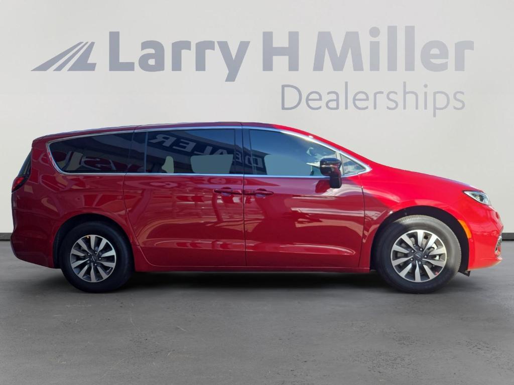 new 2025 Chrysler Pacifica Hybrid car, priced at $50,172