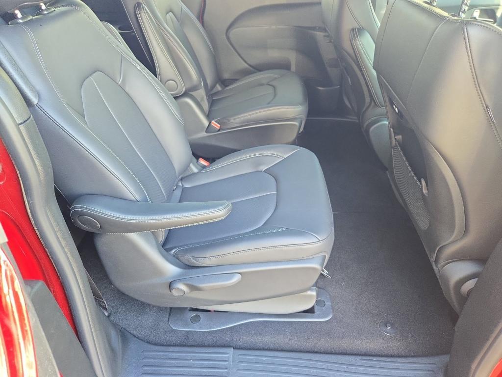 new 2025 Chrysler Pacifica Hybrid car, priced at $50,422