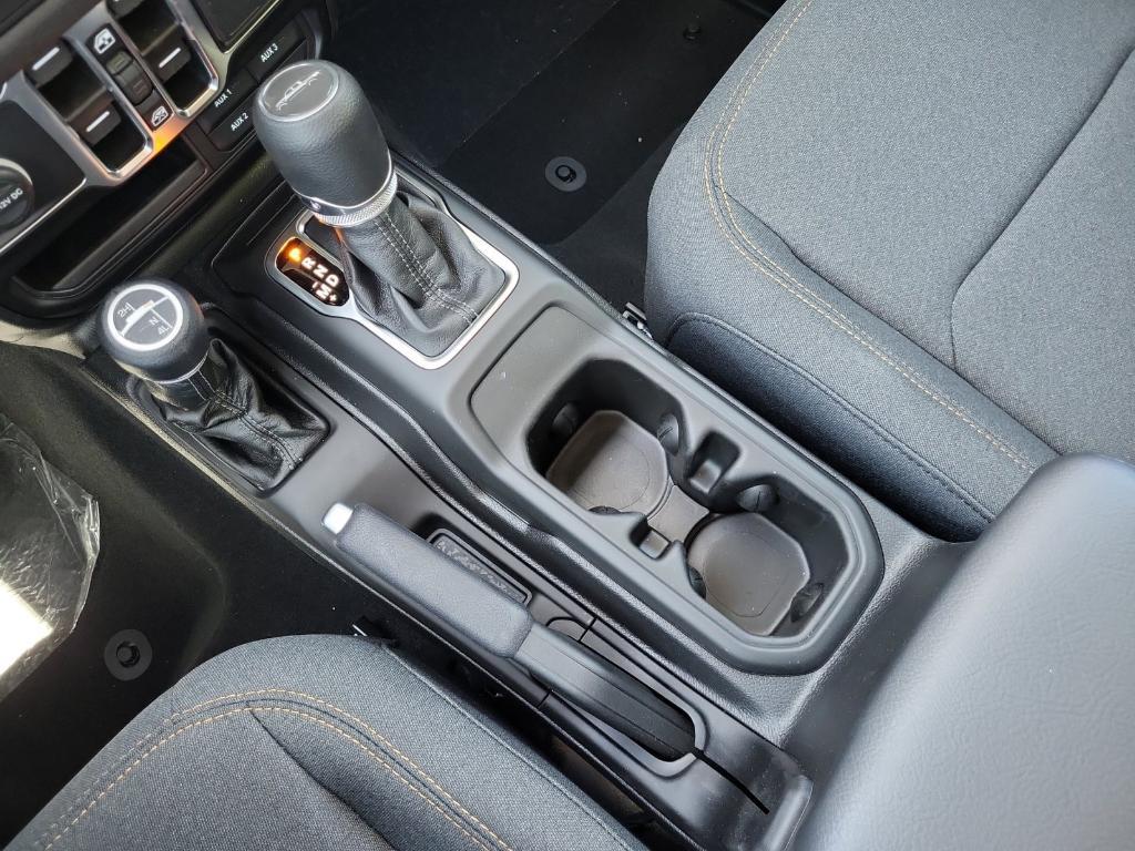 new 2025 Jeep Gladiator car, priced at $45,876