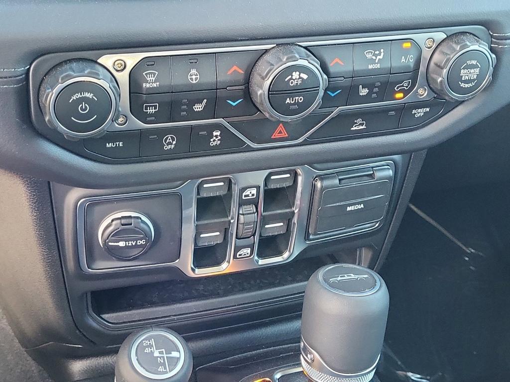 new 2025 Jeep Gladiator car, priced at $43,956