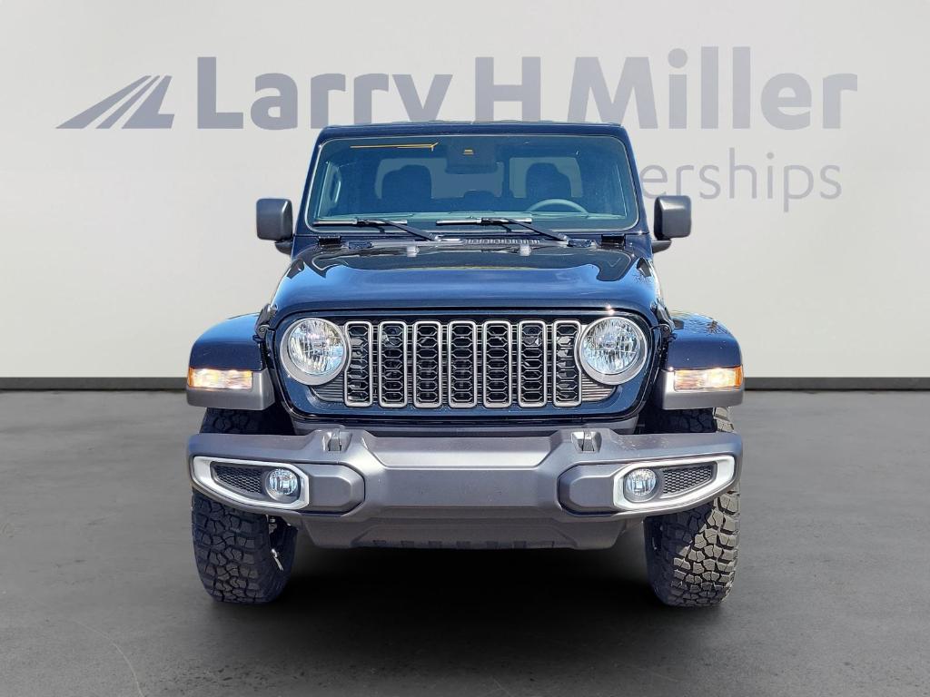 new 2025 Jeep Gladiator car, priced at $43,956