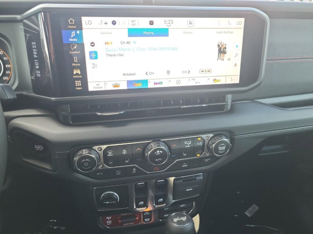 new 2025 Jeep Wrangler car, priced at $52,701