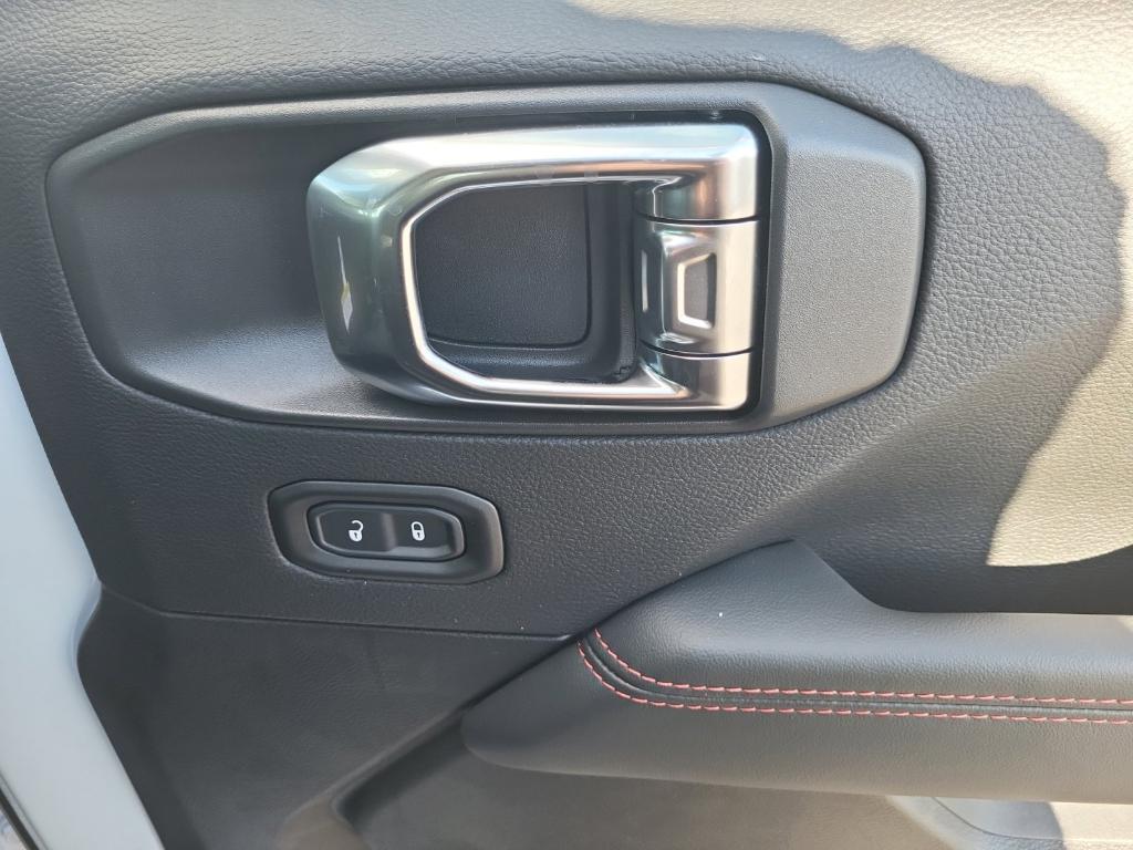 new 2025 Jeep Wrangler car, priced at $52,701