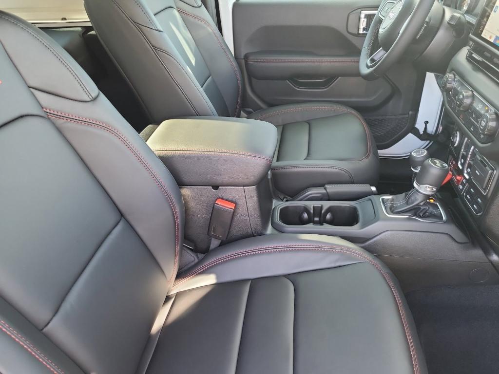 new 2025 Jeep Wrangler car, priced at $52,701