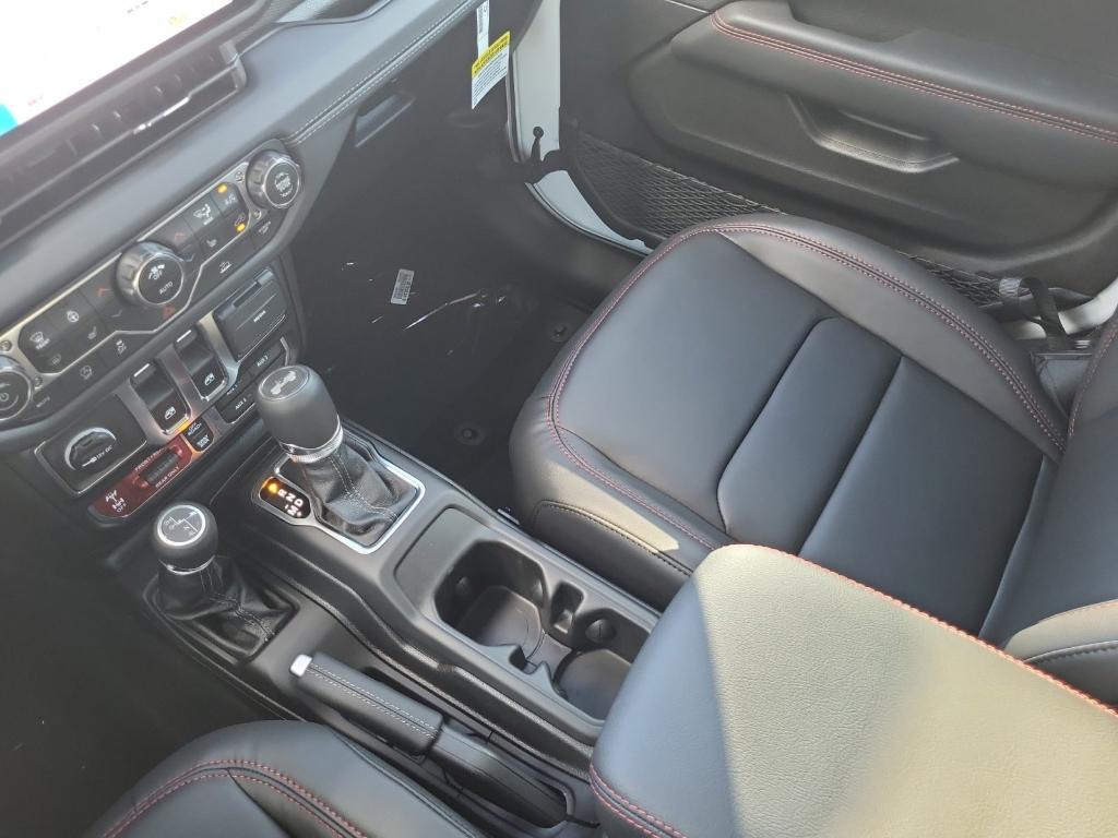 new 2025 Jeep Wrangler car, priced at $52,701