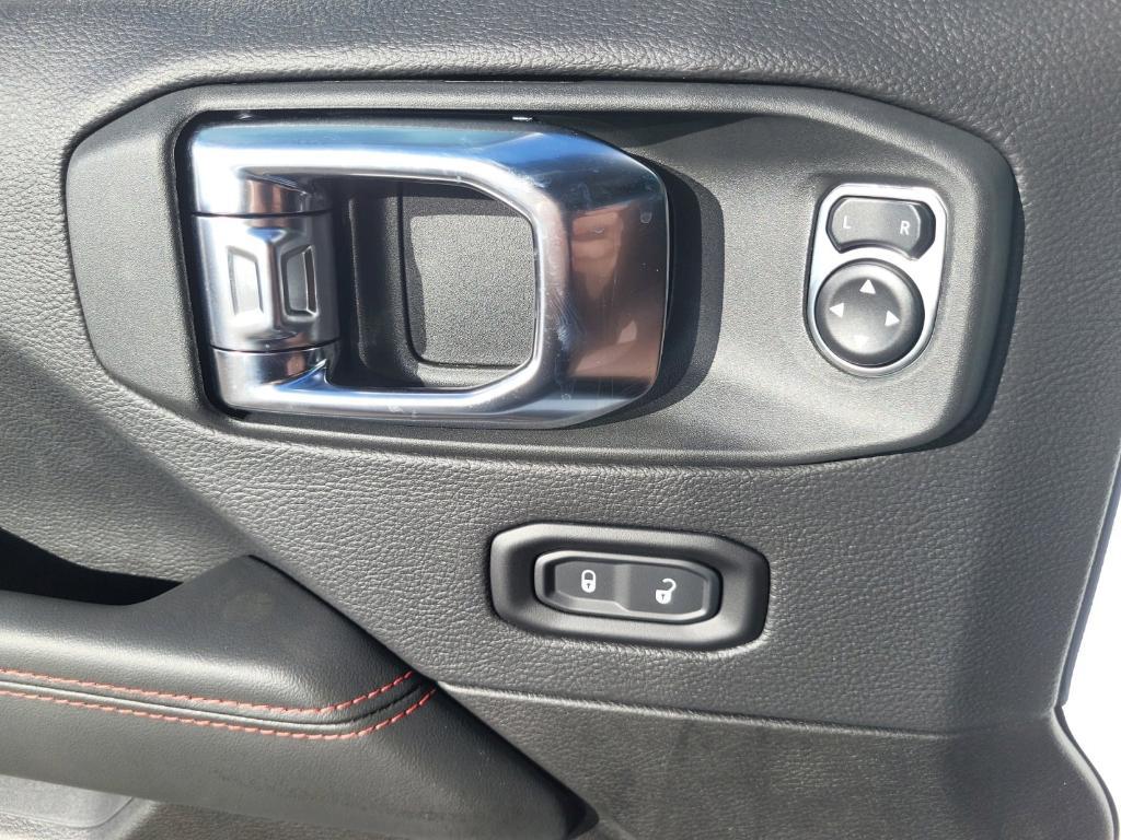 new 2025 Jeep Wrangler car, priced at $52,701