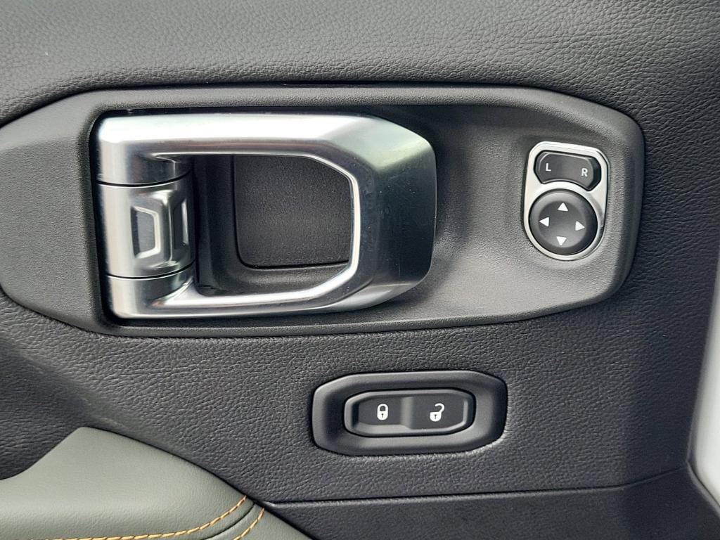 new 2025 Jeep Gladiator car, priced at $56,616