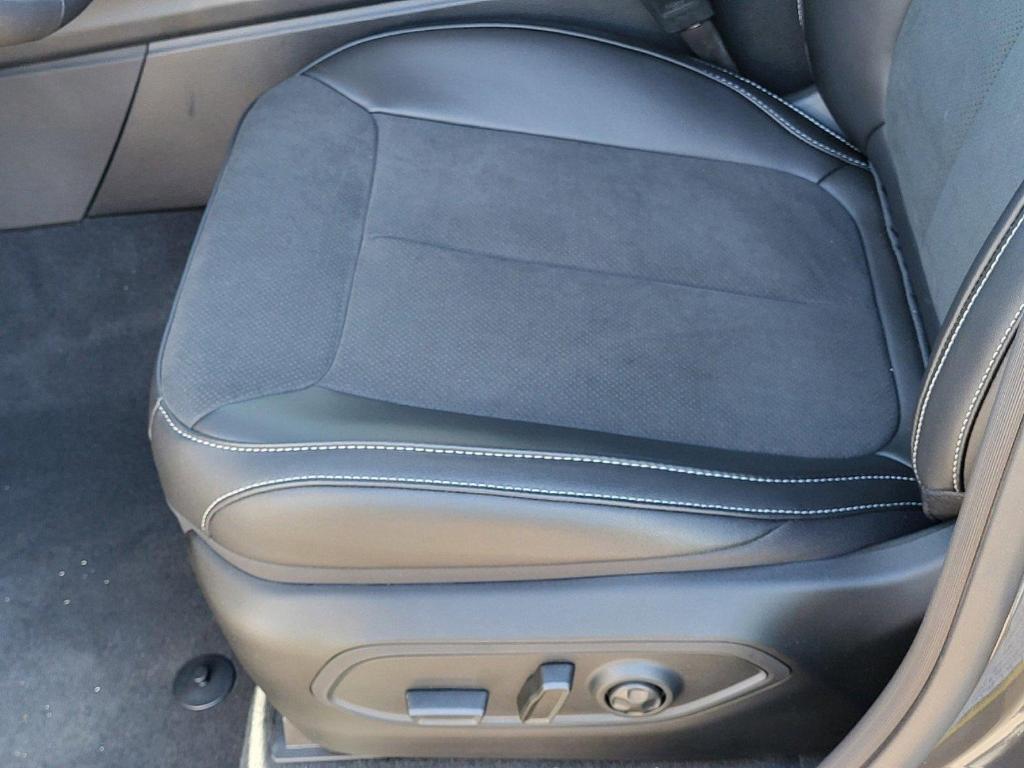 new 2025 Jeep Grand Cherokee car, priced at $40,978