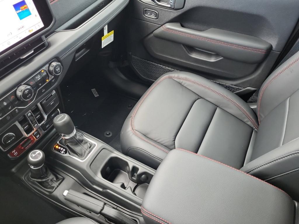 new 2025 Jeep Gladiator car, priced at $52,686