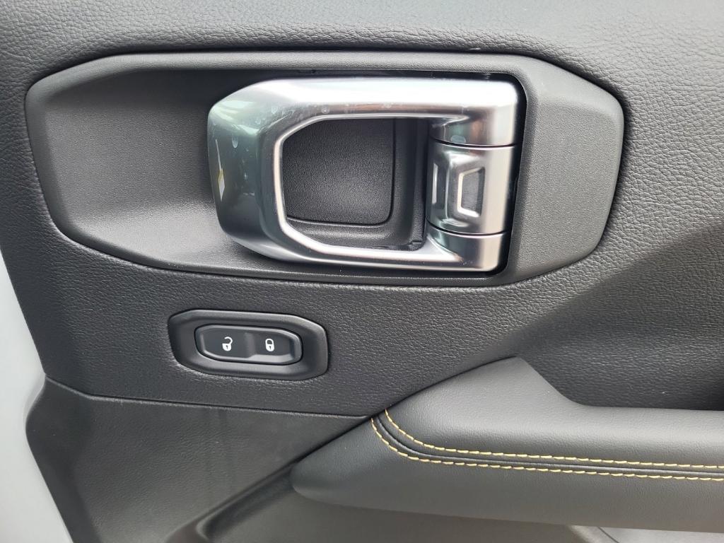 new 2025 Jeep Wrangler car, priced at $53,206