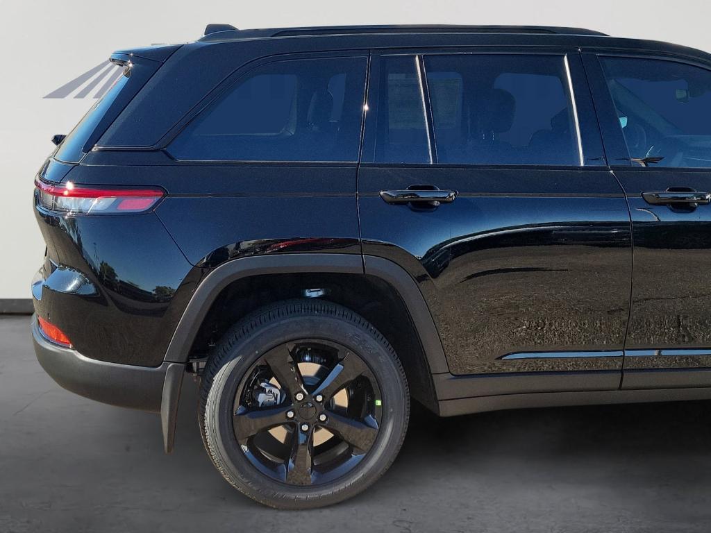 new 2025 Jeep Grand Cherokee car, priced at $44,341