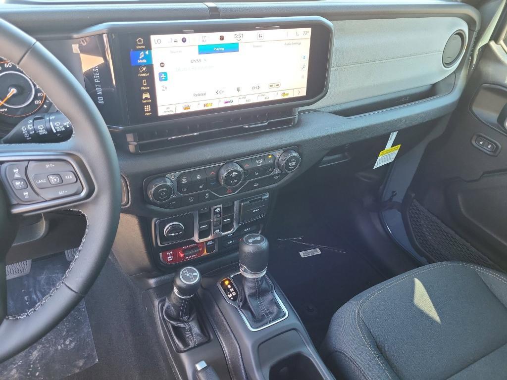 new 2025 Jeep Wrangler car, priced at $46,371