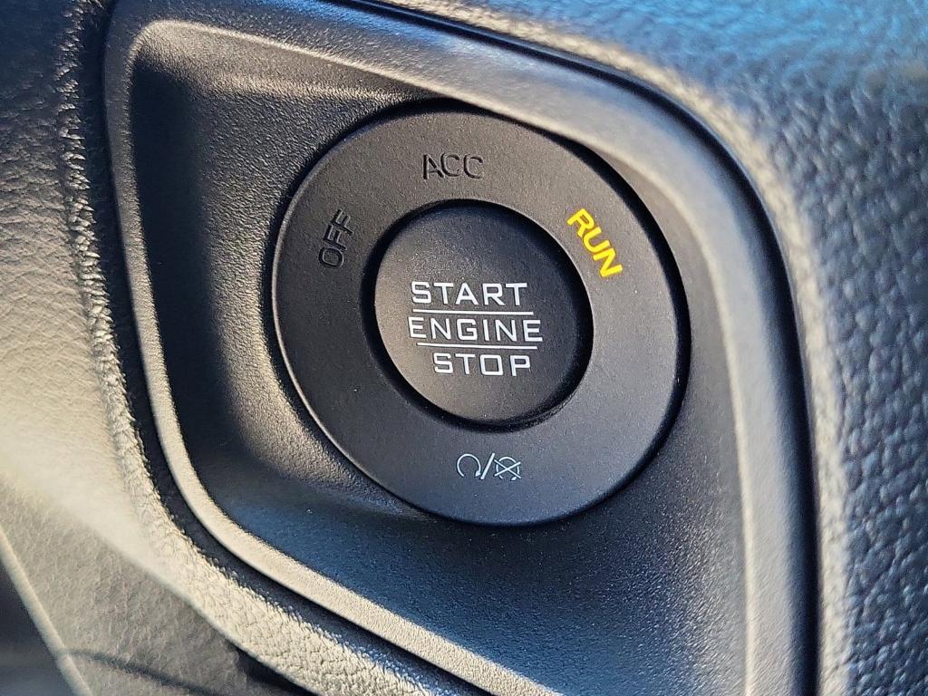 new 2025 Jeep Wrangler car, priced at $46,371