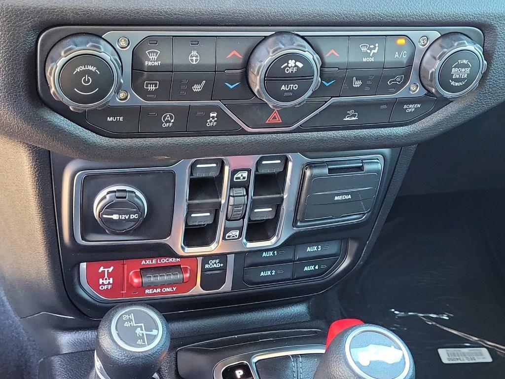 new 2025 Jeep Wrangler car, priced at $46,371