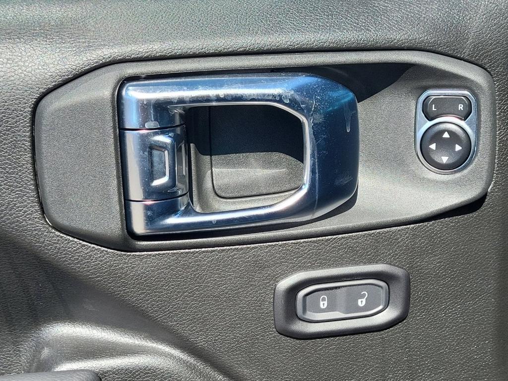 new 2025 Jeep Wrangler car, priced at $46,371