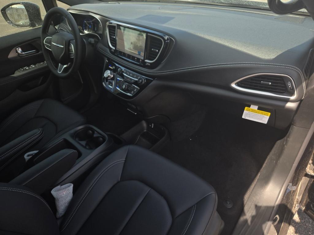 new 2025 Chrysler Pacifica car, priced at $46,968