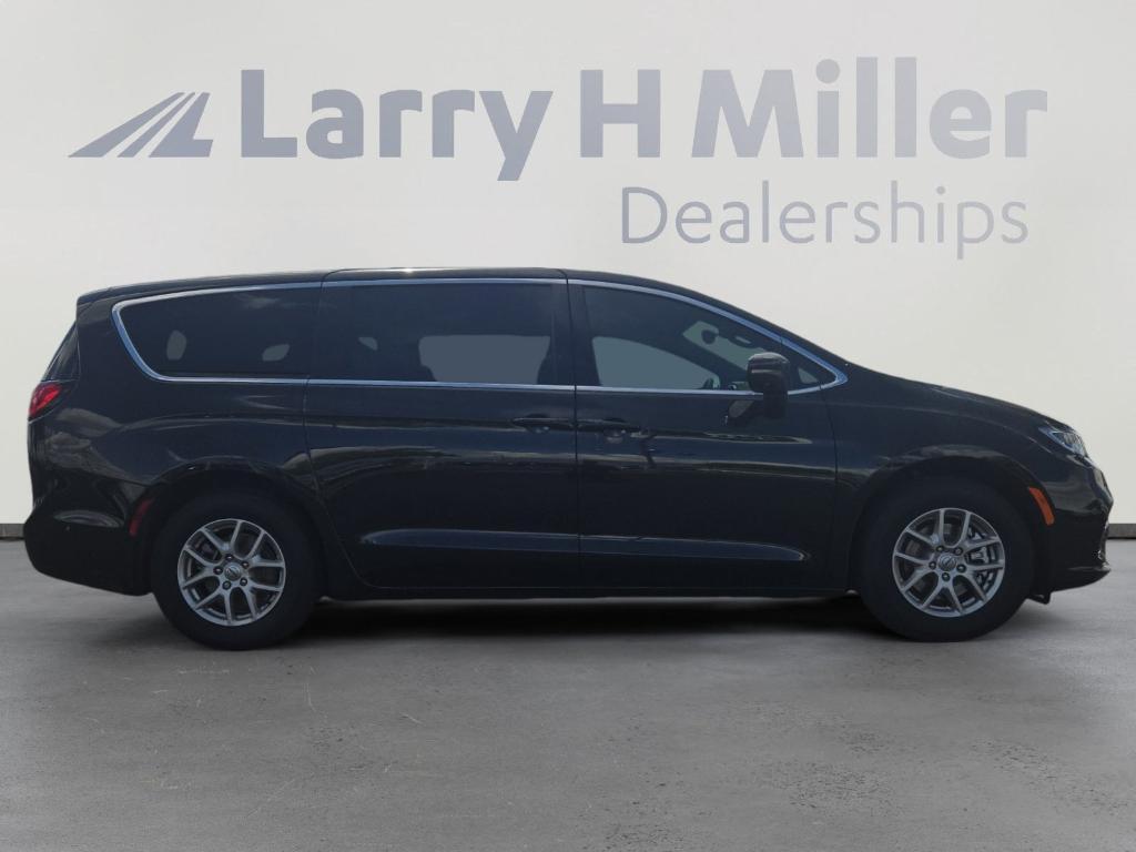 new 2025 Chrysler Pacifica car, priced at $43,718