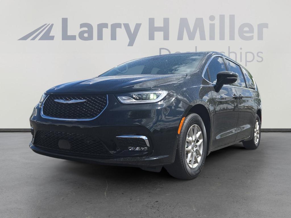 new 2025 Chrysler Pacifica car, priced at $46,968