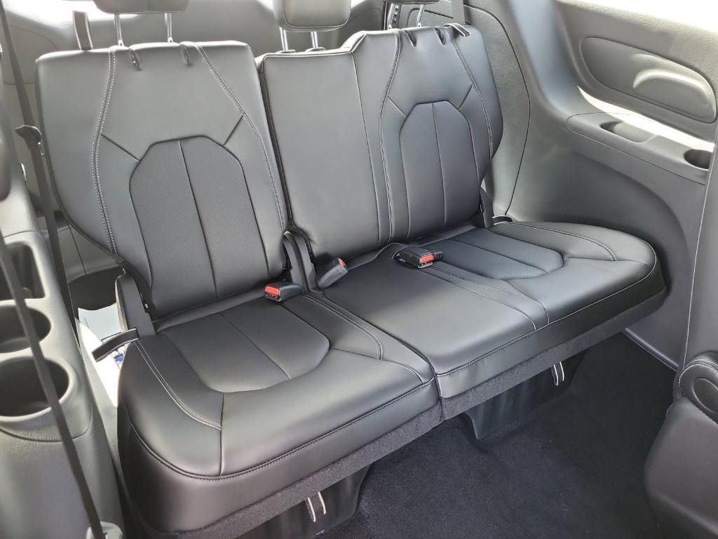 new 2025 Chrysler Pacifica Hybrid car, priced at $49,627