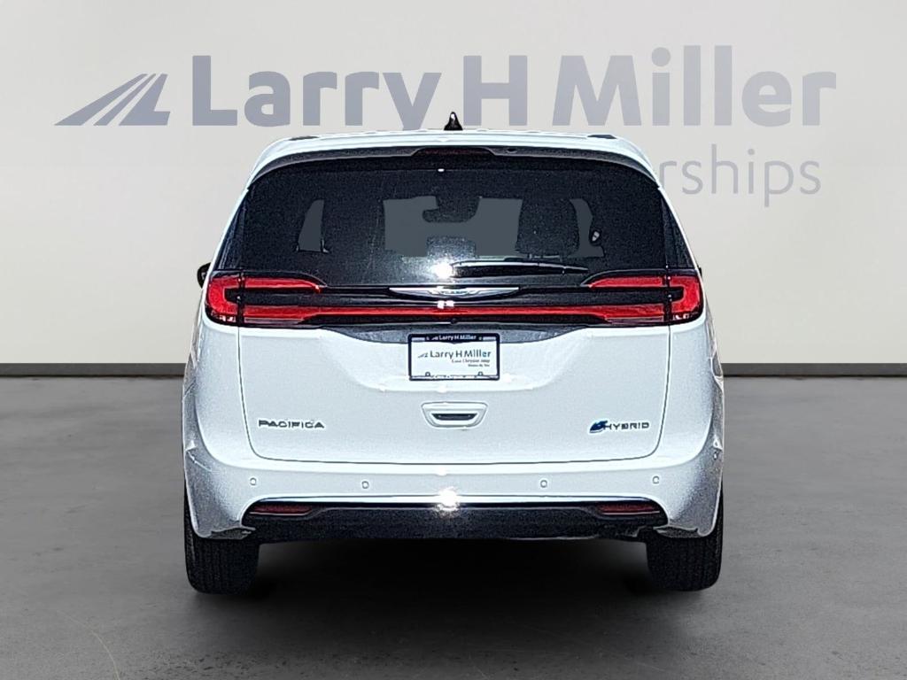 new 2025 Chrysler Pacifica Hybrid car, priced at $49,627