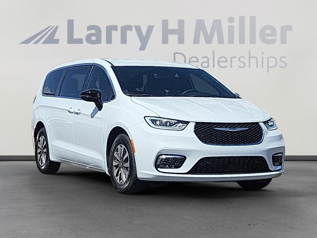 new 2025 Chrysler Pacifica Hybrid car, priced at $49,627