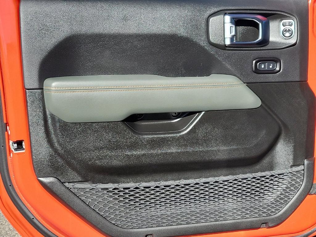 new 2025 Jeep Gladiator car, priced at $57,211