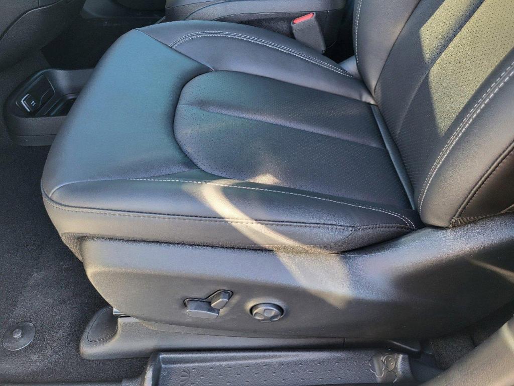 new 2025 Chrysler Voyager car, priced at $40,888